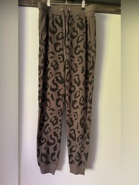 CHRLDR Cheerleader animal print two-tone Joggers, NWOT, sz L